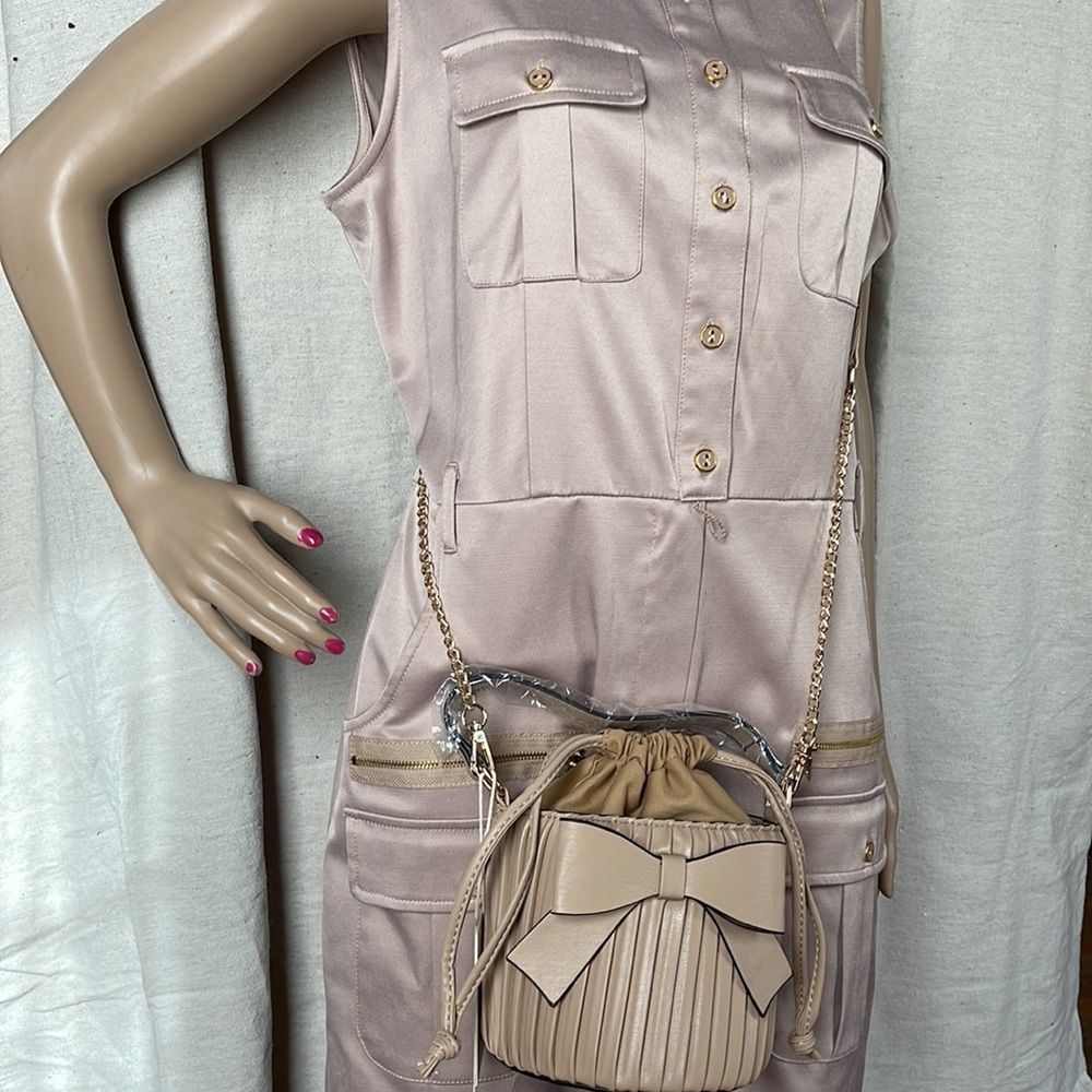 Adorable tan pleated crossbody bucket bag. - Picture 6 of 8